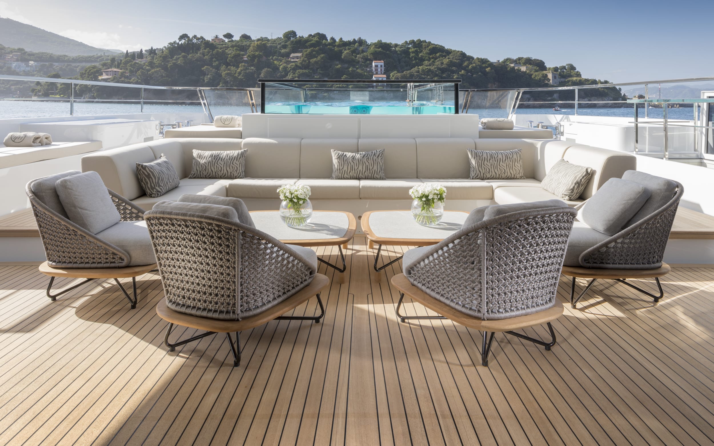52m Sanlorenzo Seven Sins - seating area on deck